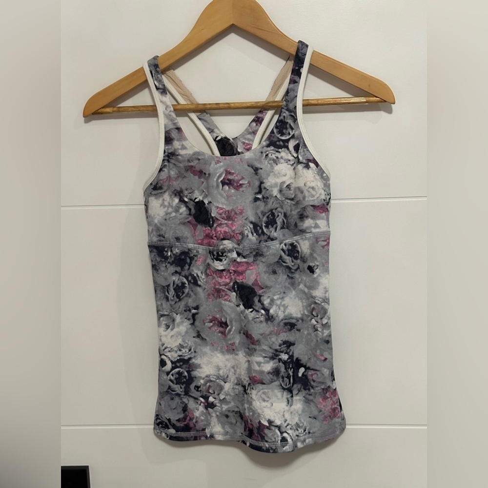 Lululemon: Women’s Sleeveless Top- Size 4